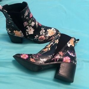 Steve Madden floral boots size 8